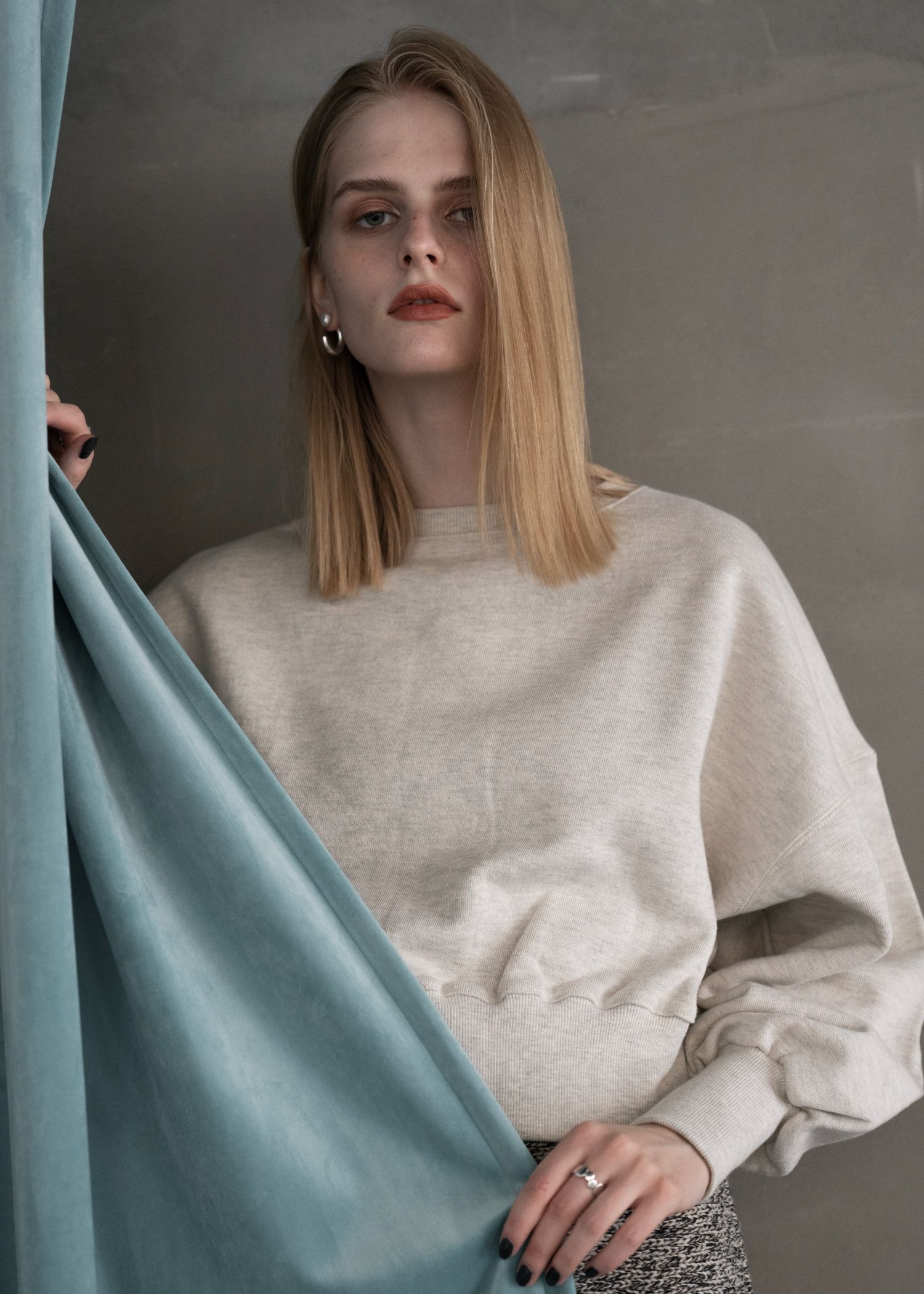 ring button short cropped sweat