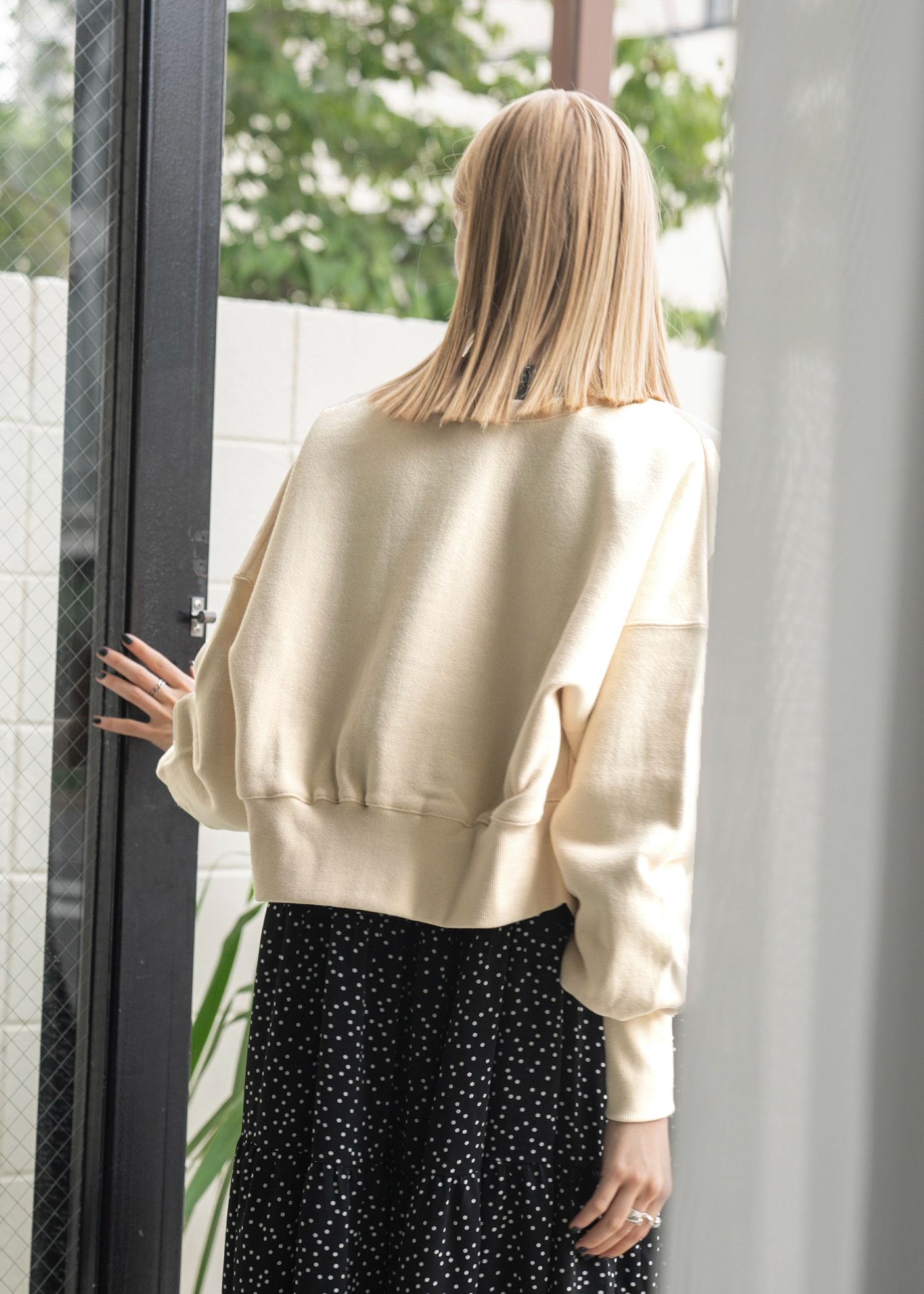 ring button short cropped sweat