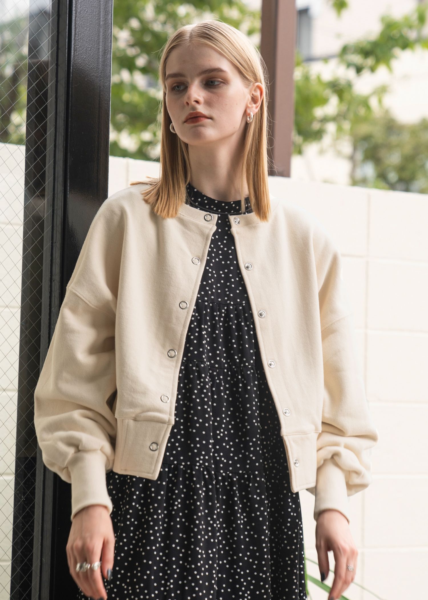 ring button short cropped sweat