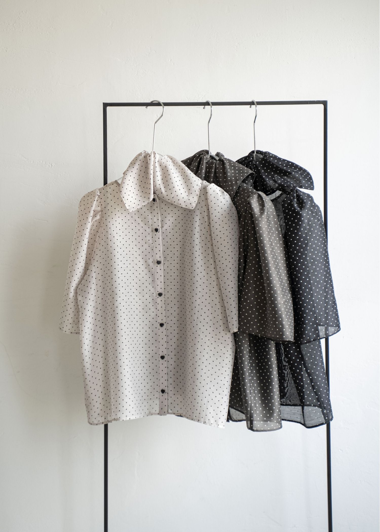 volume sleeve dot scrunchie BL