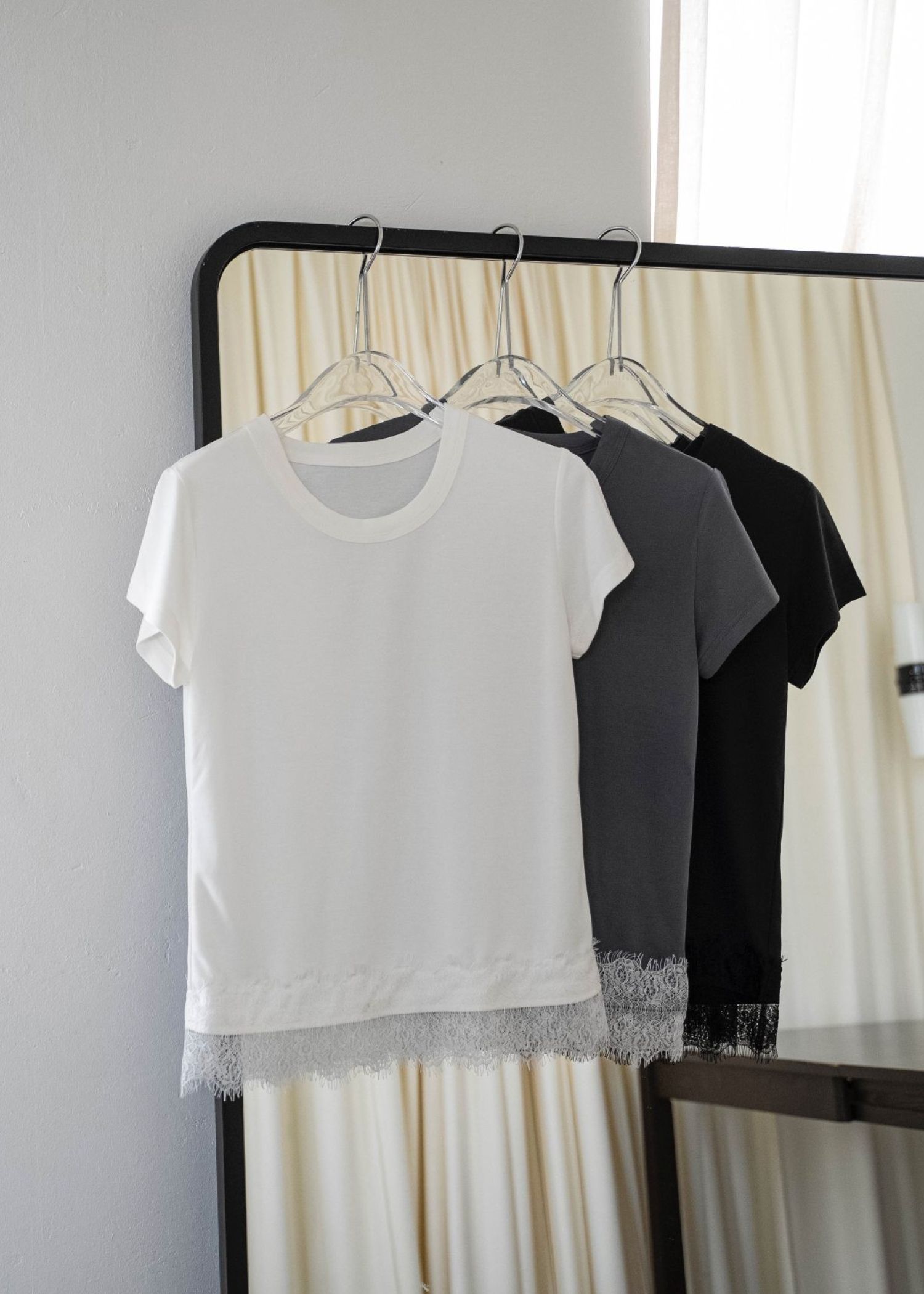 hem scallop lace compact T-Shirt